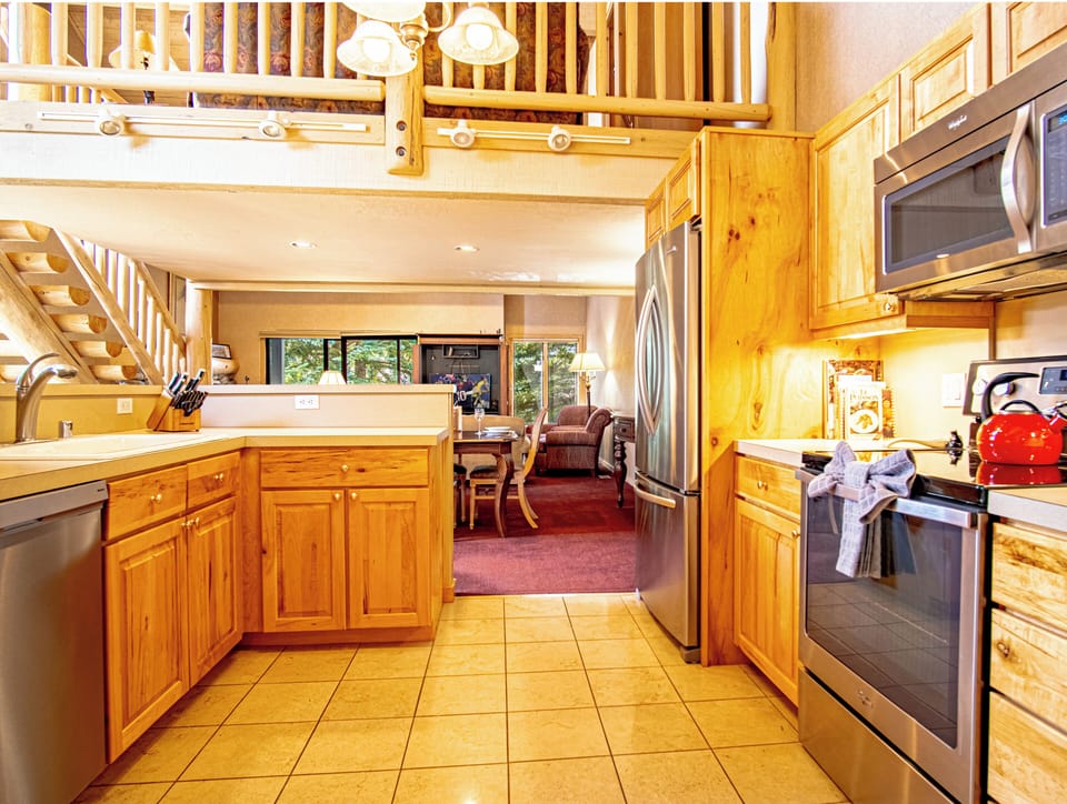 Large Fully Equipped Kitchen