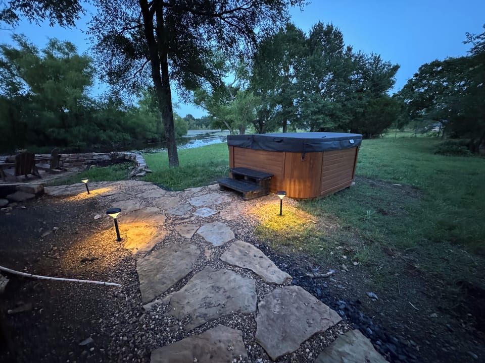 Outdoor spa tub