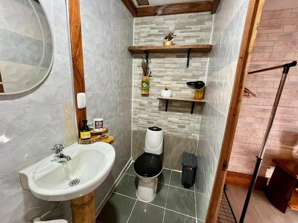 Basic Double Room | Bathroom