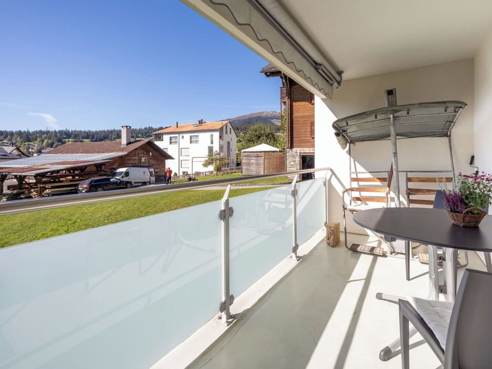 Balcony, Apartment, Handrail, Chair, Shade, Porch, Daylighting, Villa, Outdoor Furniture, Deck