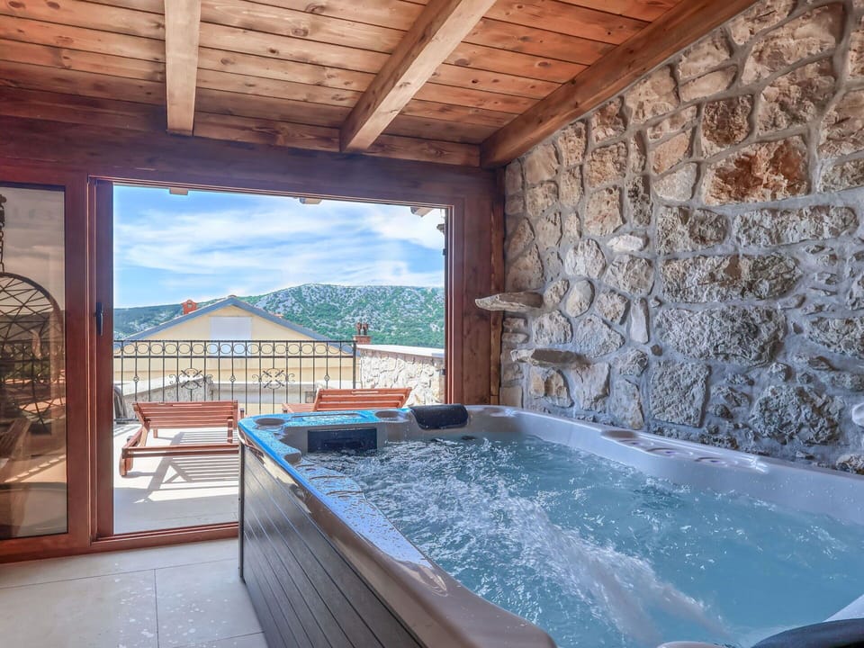 Swimming Pool, Residential Area, Thermae, Resort, Composite Material, Leisure, Estate, Artificial Turf, Hacienda, Villa