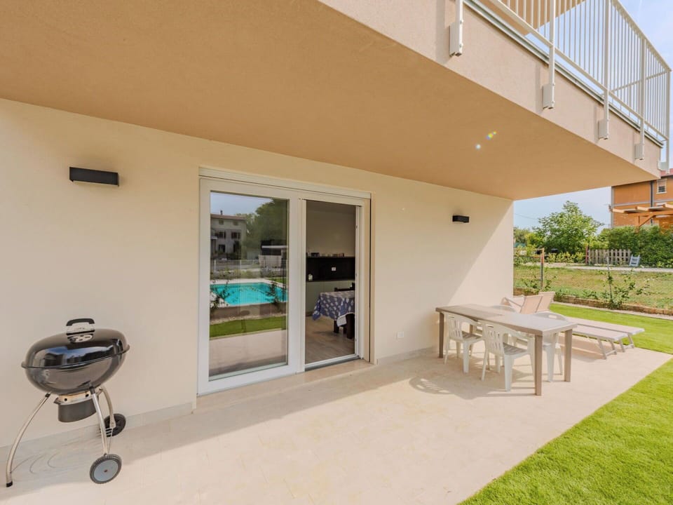 Floor, Shade, Balcony, Garden, Estate, Wood Stain, Yard, Landscaping, Lawn, Porch