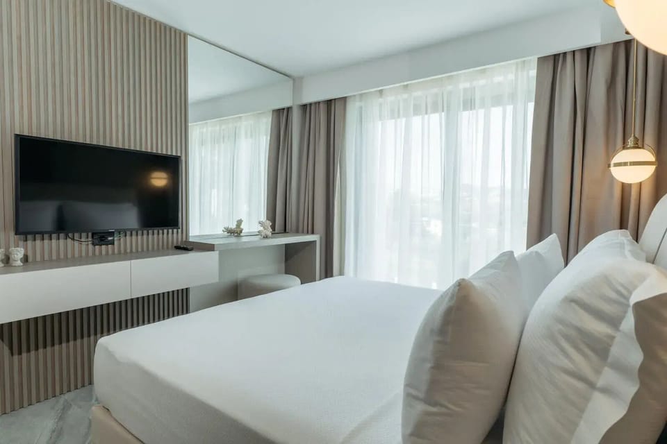 Deluxe Double Room, Balcony, Pool View | WiFi (free), bed sheets