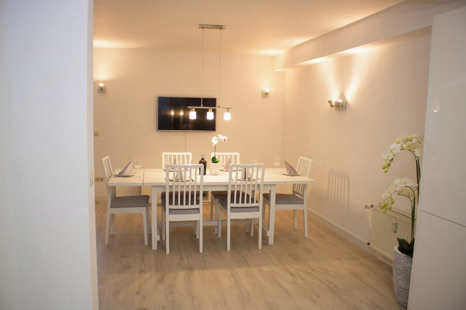 Apartment | Dining