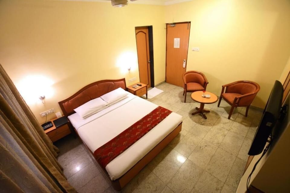 Deluxe Double or Twin Room | Iron/ironing board (on request), WiFi (free)