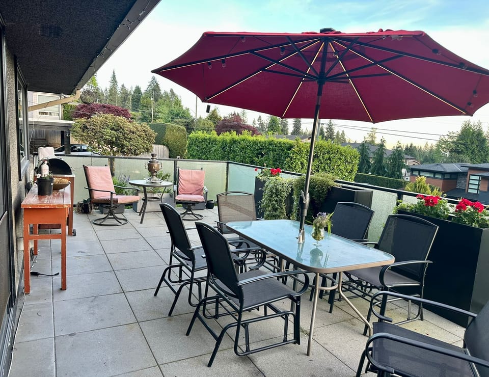 Outdoor dining