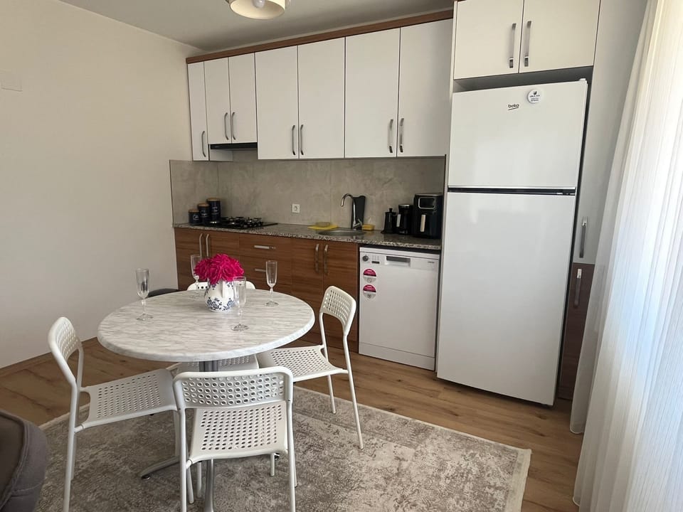 Family House, Garden View | Private kitchen