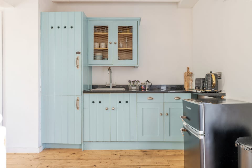 Standard Cottage, Patio, Garden View | Private kitchen