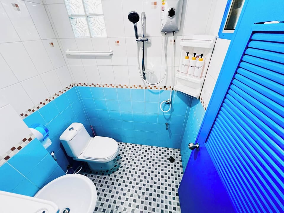 Room, 1 Bedroom, Smoking | Bathroom