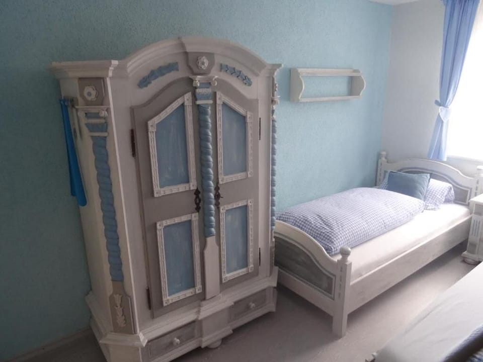 Single Room | Desk, iron/ironing board (on request), WiFi (free)