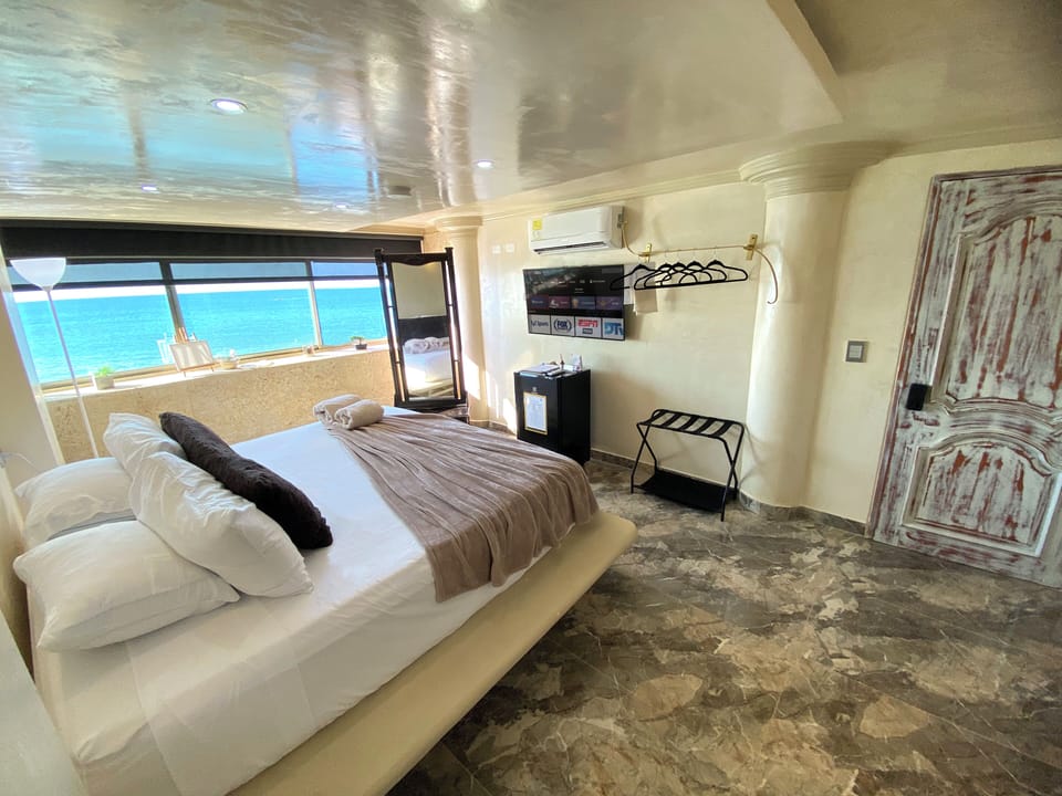 Standard Double Room, Sea View | WiFi (free), bed sheets