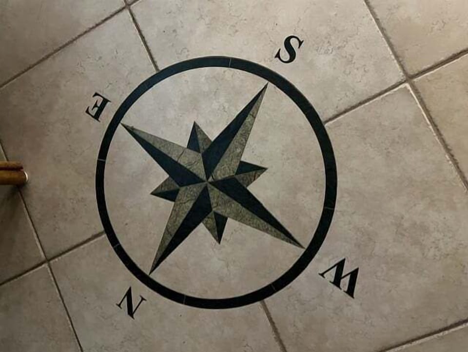 Compass tile inlay

Owner picture