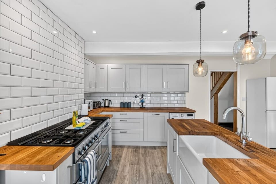 A stylish and fully equipped kitchen with everything you need to prepare a home cooked meal.