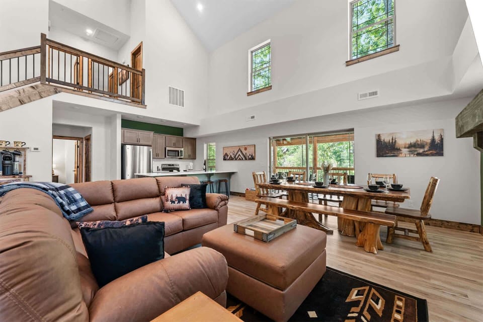 Cabin, Multiple Beds, Mountain View (207 Meadow Song Way) | Living area
