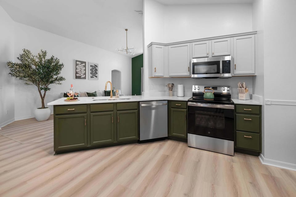 Designed for togetherness, this inviting open layout lets everyone stay connected, whether preparing meals, sharing stories, or simply enjoying quality time after a day of adventure. 🌴✨