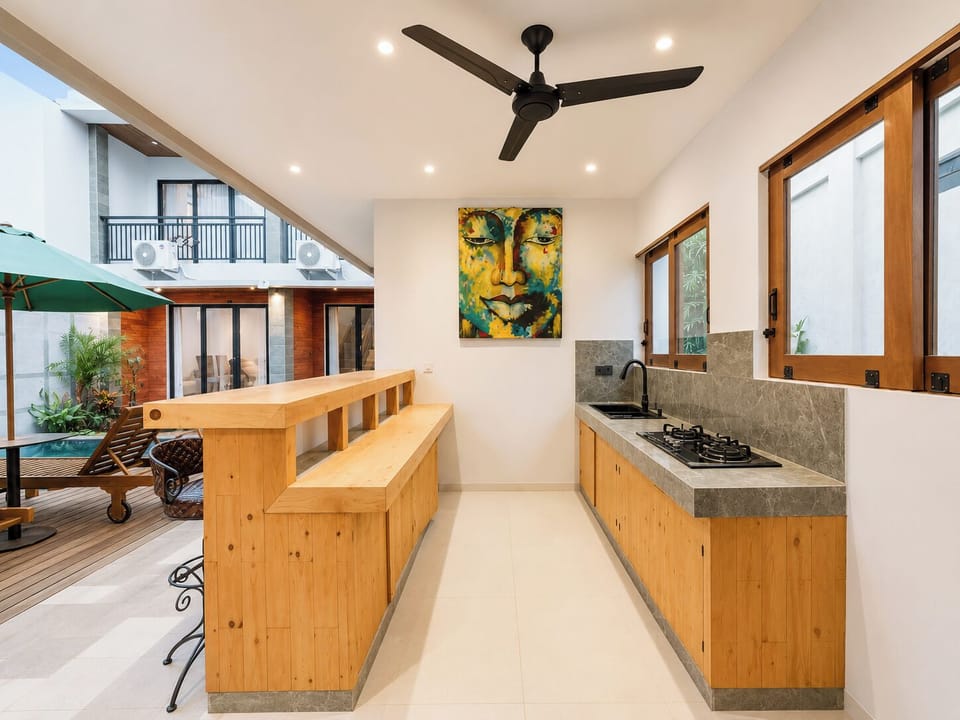 Deluxe Room, Garden View | Private kitchen | Full-size fridge, microwave