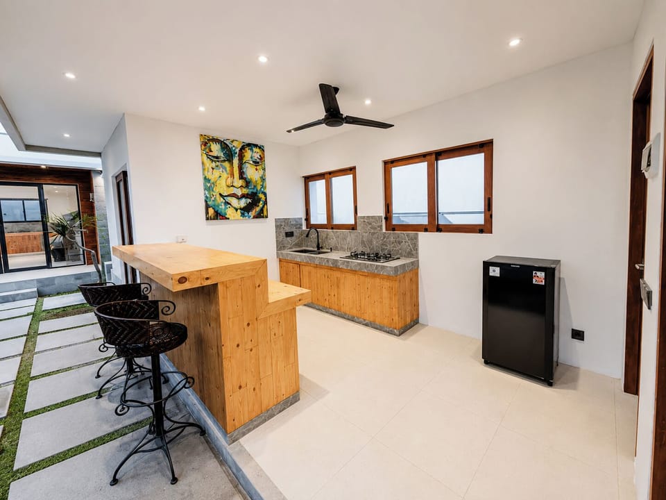 Deluxe Room, Garden View | Private kitchen | Full-size fridge, microwave