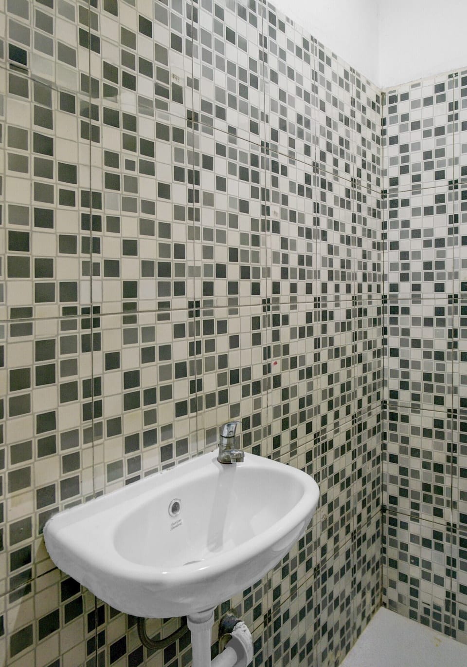 Standard Single Room | Bathroom | Shower, towels, soap