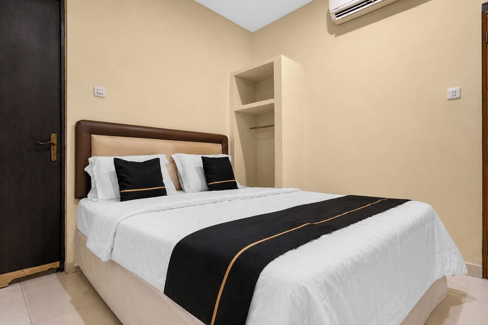 Standard Double Room | Desk, WiFi (free), bed sheets