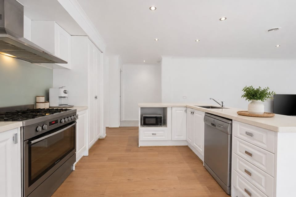 Fully equipped kitchen for home cooking