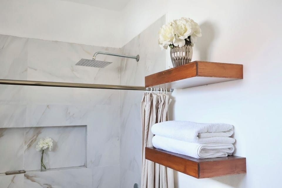 Comfort Room, 1 King Bed, Private Bathroom | Bathroom | Shower, towels, soap, shampoo