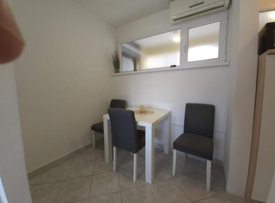 Apartment (Studio apartment 1) | Dining room