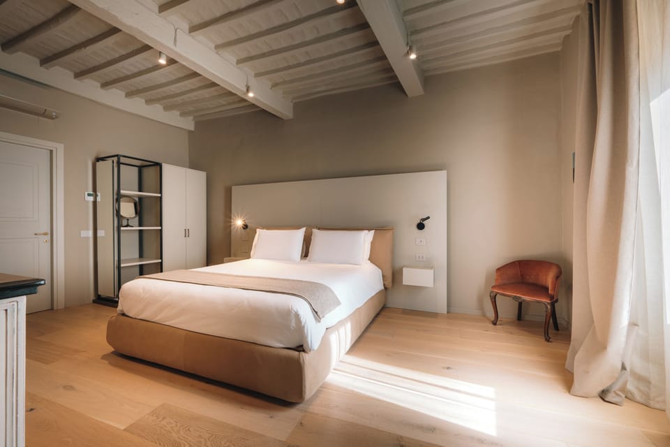 Executive Suite | In-room safe, desk, soundproofing, iron/ironing board