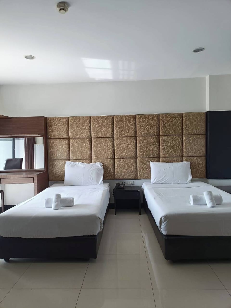 Twin Room, Balcony, City View | WiFi (free)