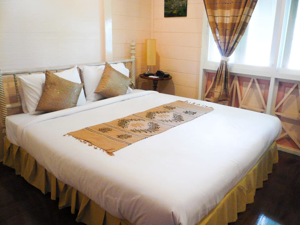 In-room safe, free WiFi, bed sheets