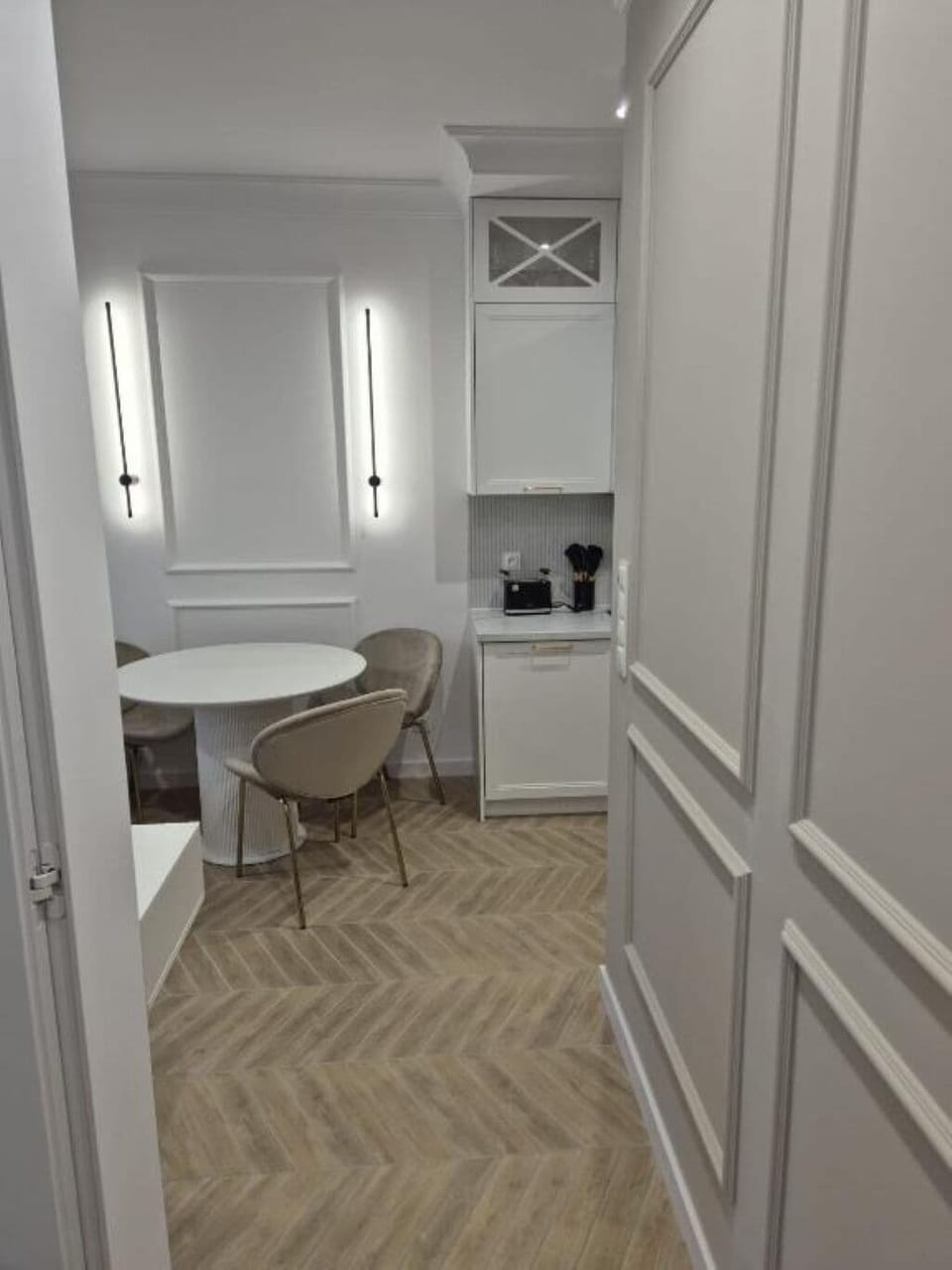 Deluxe Apartment | Dining