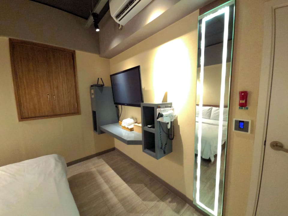 Basic Double Room | Desk, laptop workspace, WiFi (free)