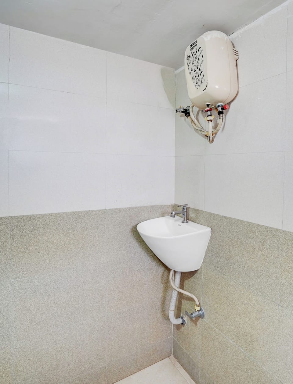 Shower, towels, soap, shampoo