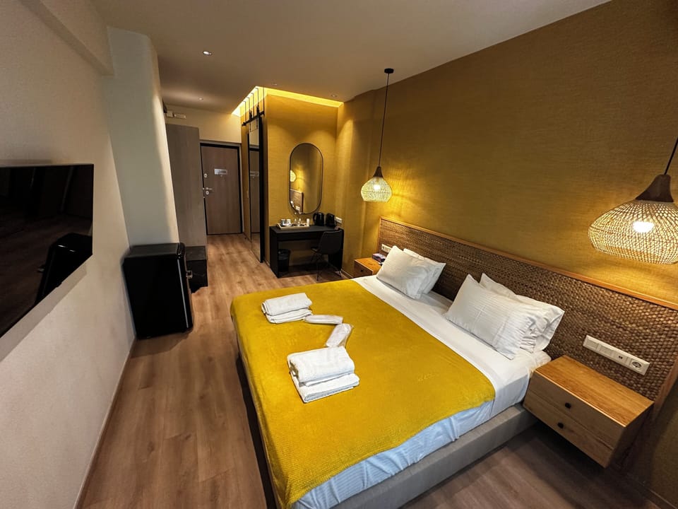 Comfort Room, City View | In-room safe, cribs (free), WiFi (free), bed sheets
