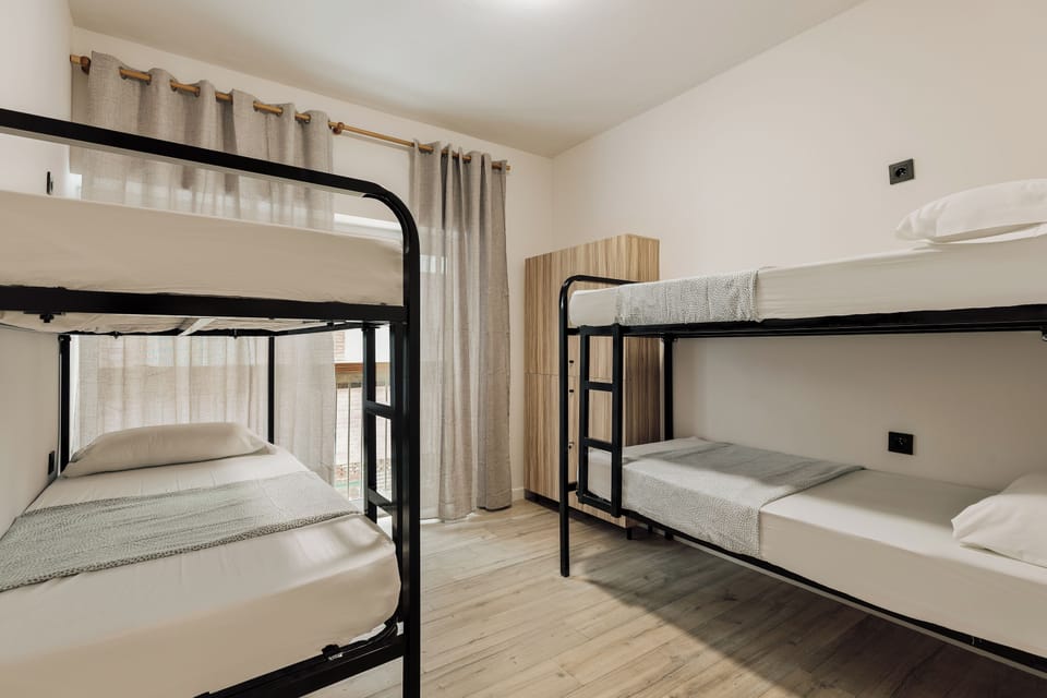 Basic Shared Dormitory, Mixed Dorm, Non Smoking