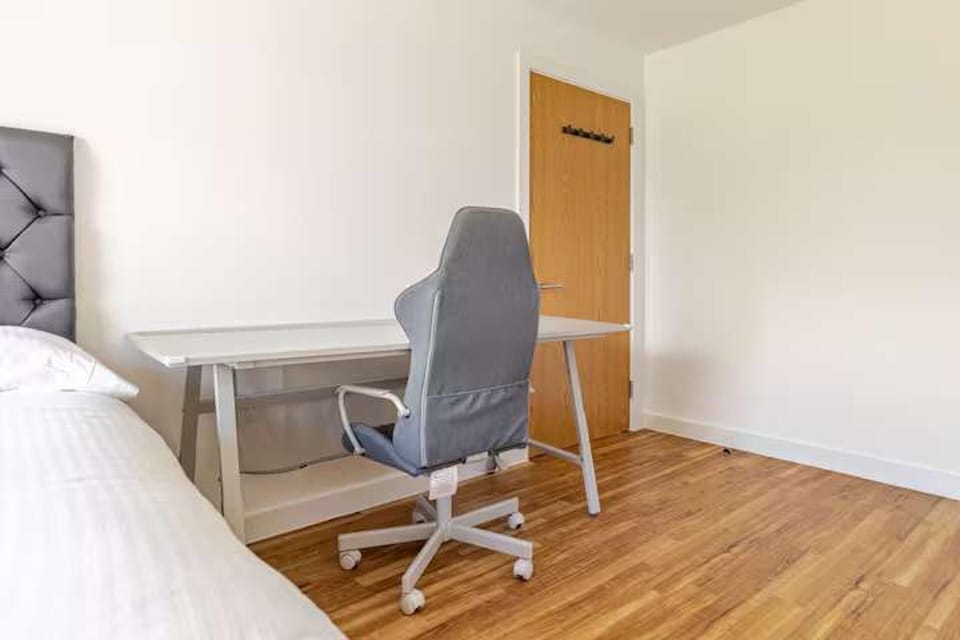 2 bedrooms, iron/ironing board, WiFi (free), bed sheets