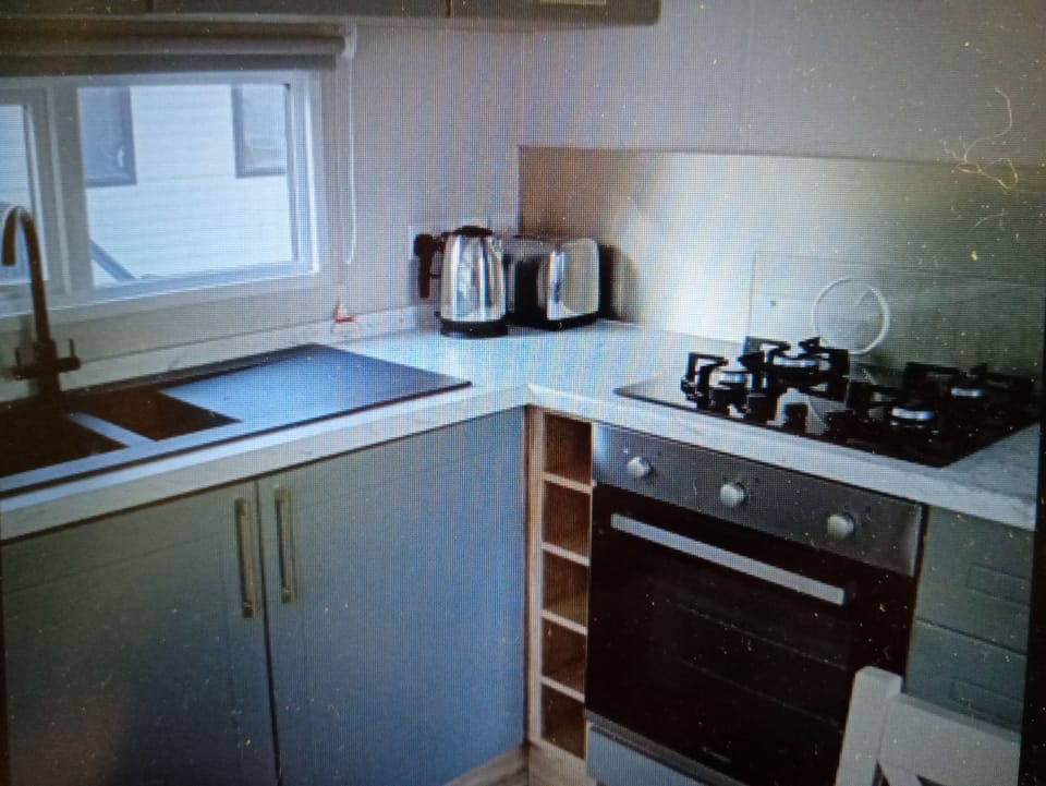 Cookware/dishes/utensils