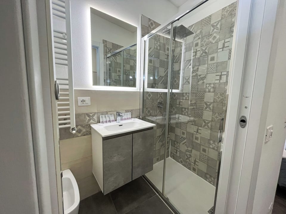 Deluxe Triple Room, Balcony, City View | Bathroom | Shower, hair dryer, towels, soap