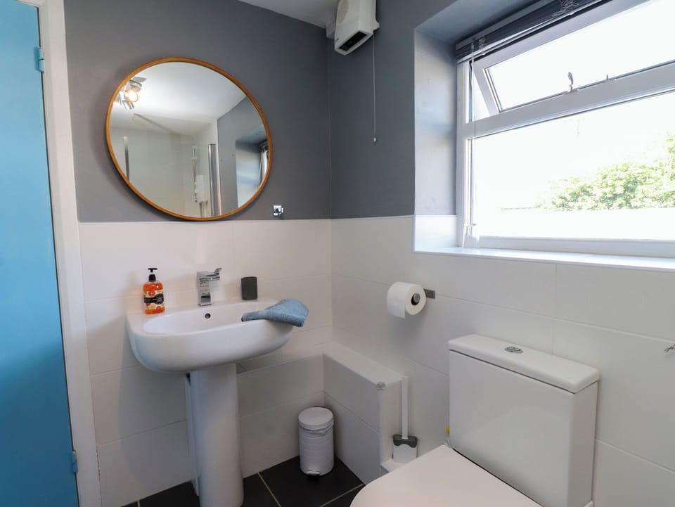 Scoops Nook Cottage in Caernarfon