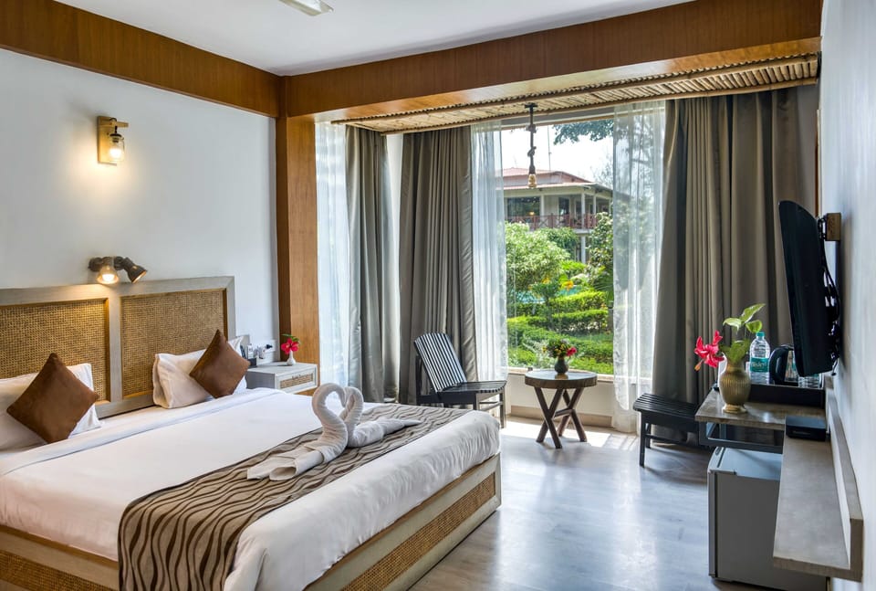 Premium Room | Desk, WiFi (free), bed sheets