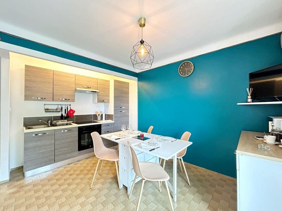 Salon salle à manger avec cuisine ouverte – Location T3 Saint-Cyprien 4 personnes
