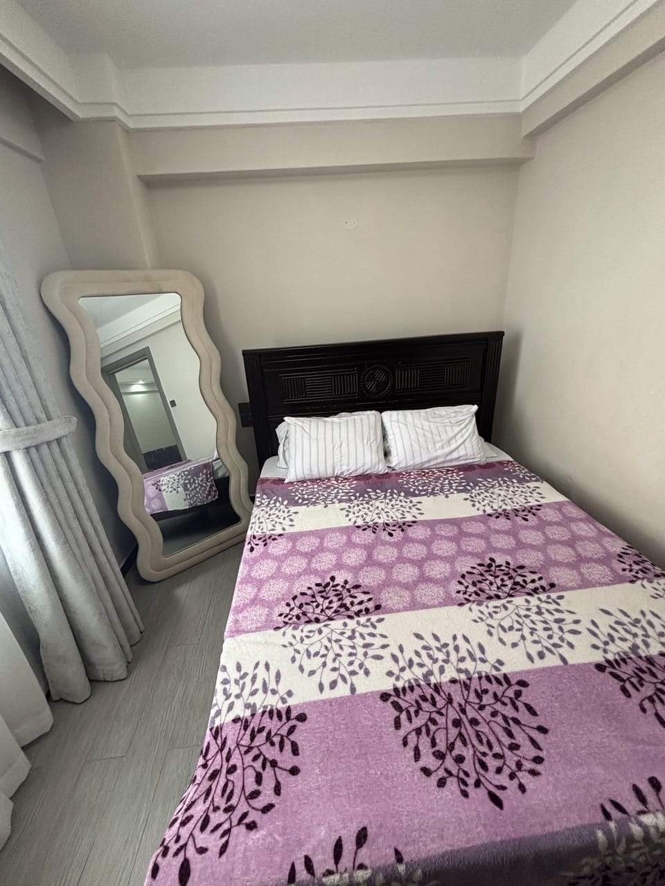 Queens bed