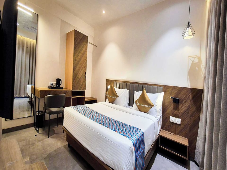 Desk, WiFi (free), bed sheets