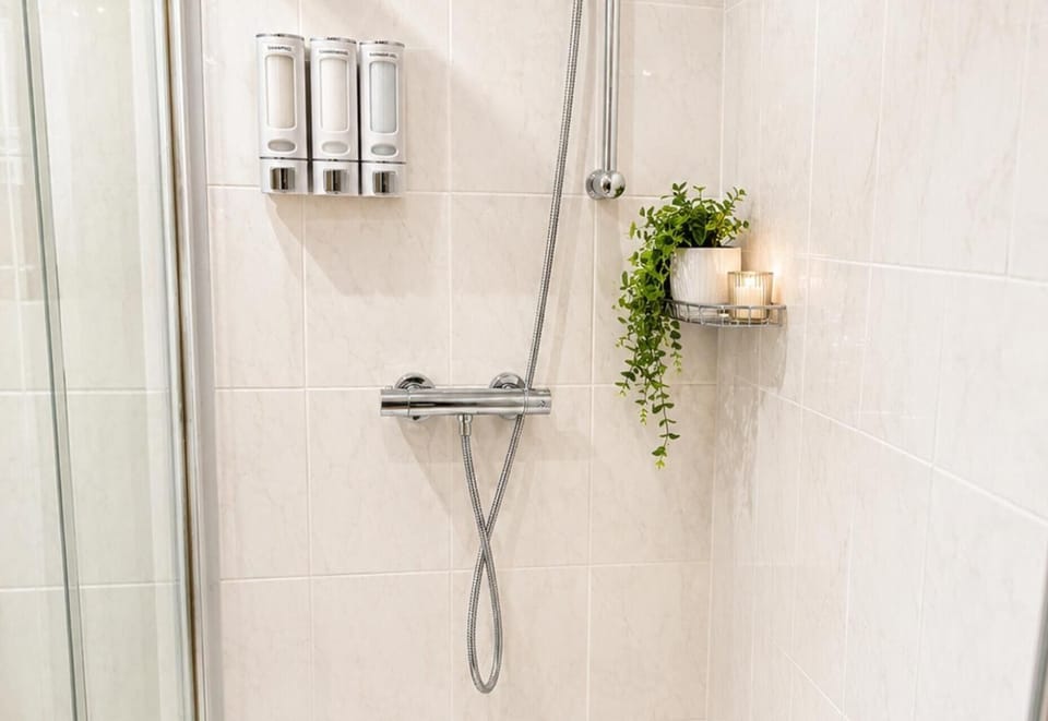 Shower, towels