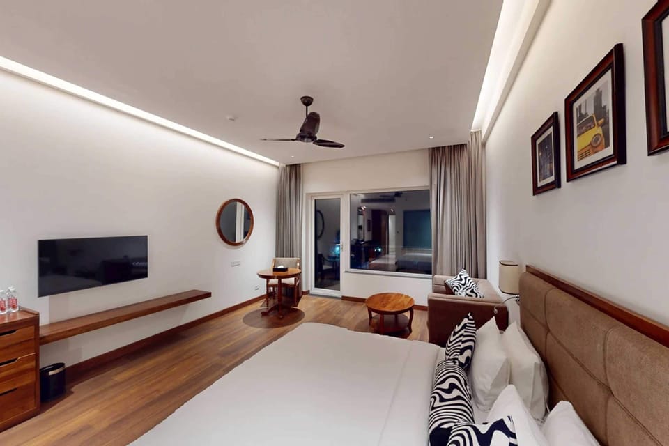 Suite, Pool View | Desk, iron/ironing board, WiFi (free), bed sheets