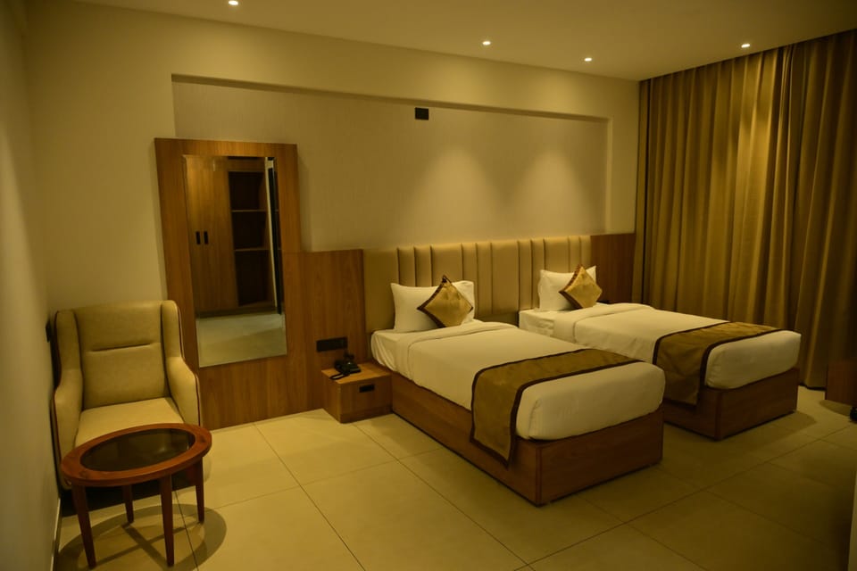 Desk, laptop workspace, WiFi (free), bed sheets