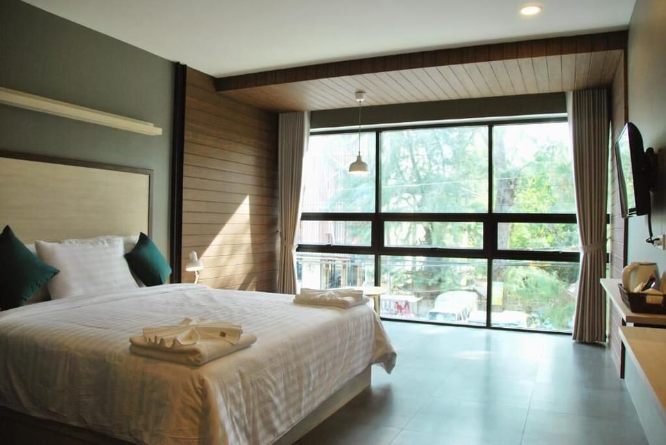 Desk, rollaway beds, free WiFi, bed sheets