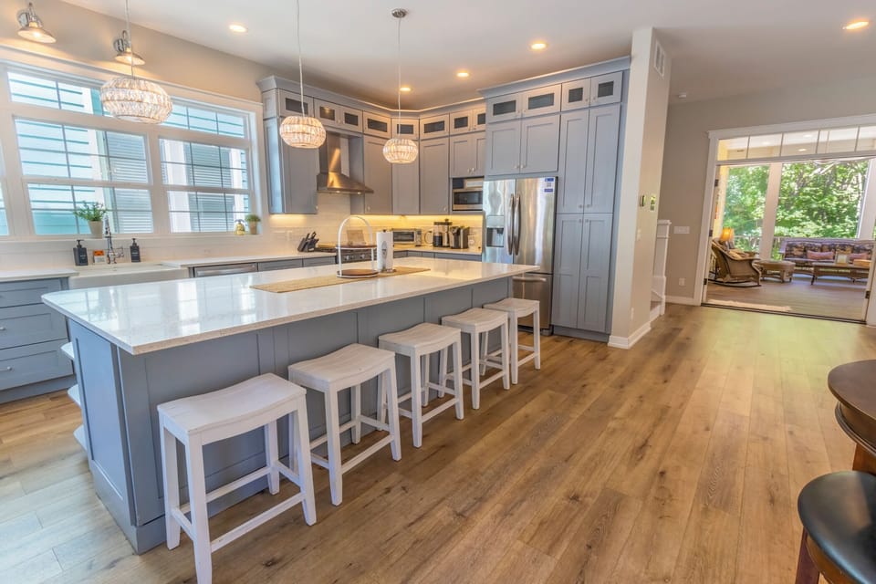 Main Level | Kitchen | Island Dining