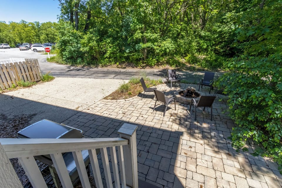 Back Patio | Fire Pit | Gas Grill