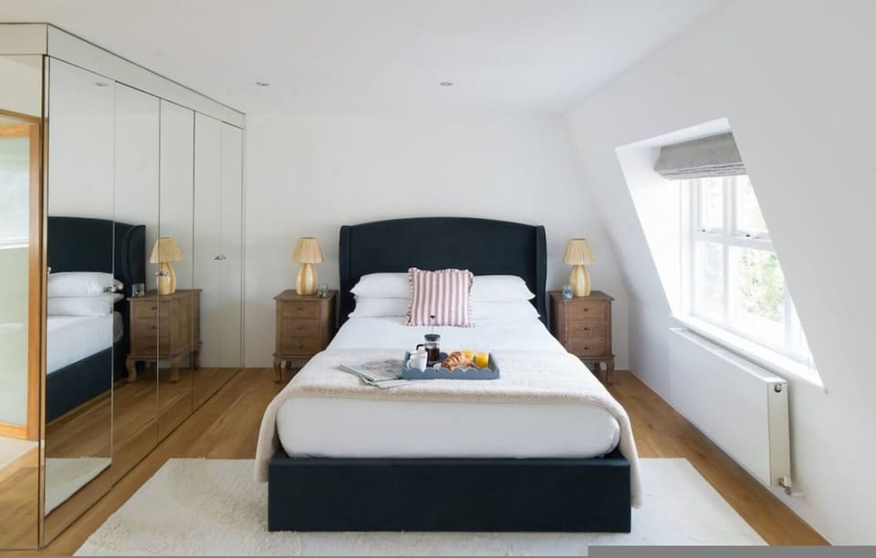 The Iconic Portobello Mews House House in City of Westminster