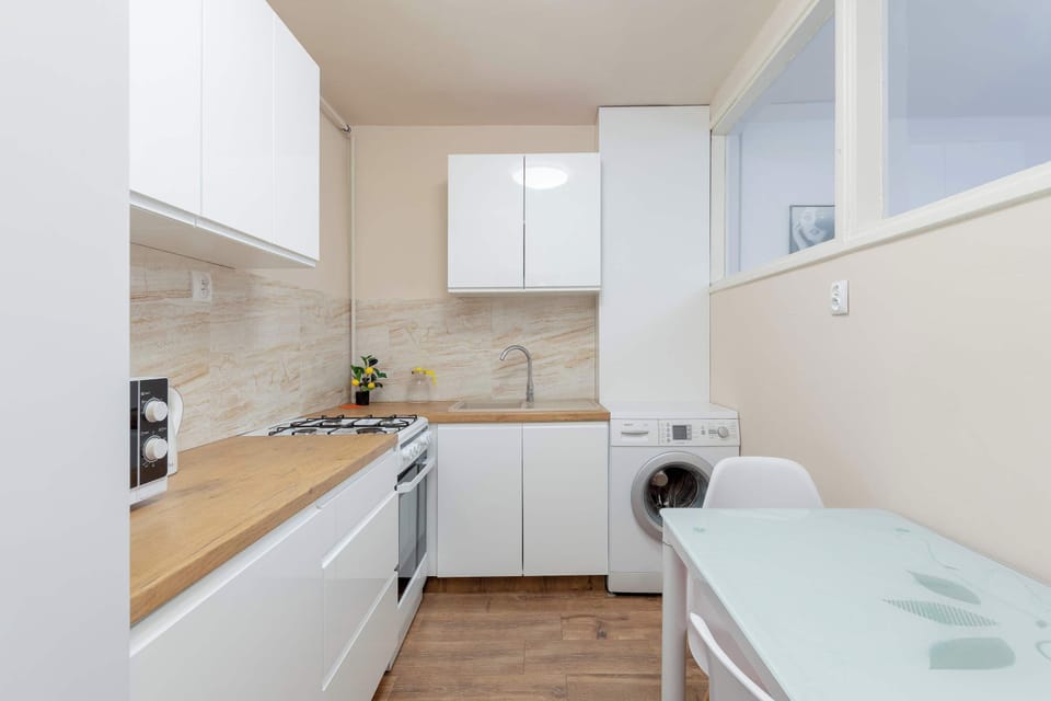 Functional kitchen with dining area, ideal for preparing home-cooked meals during your stay.
